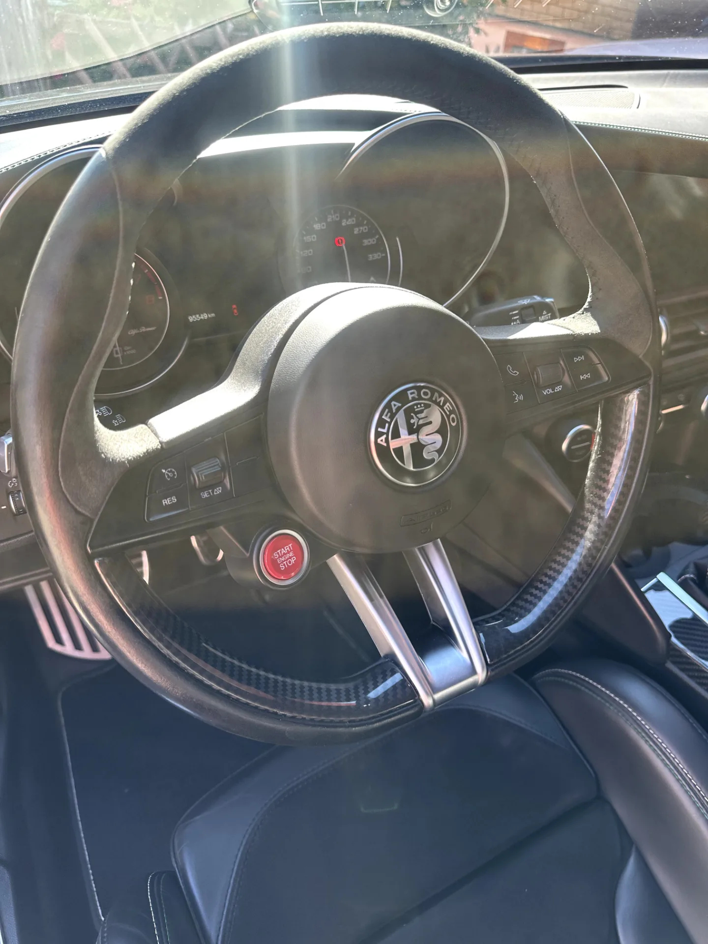 Alfa Romeo Giulia Lenkrad neu beziehen AMMARO Atelier
