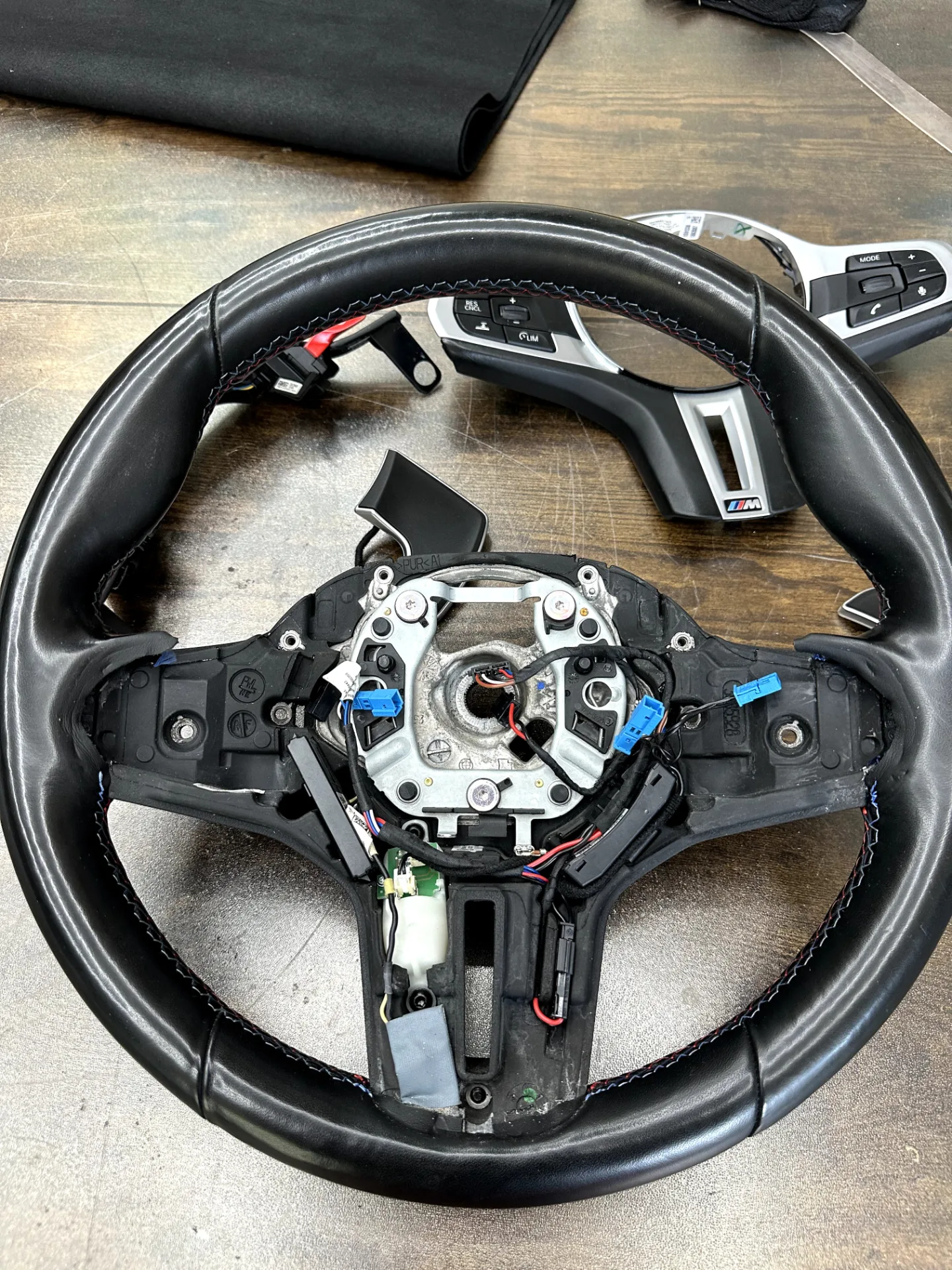 BMW M Paket Lenkrad neu beziehen AMMARO Atelier