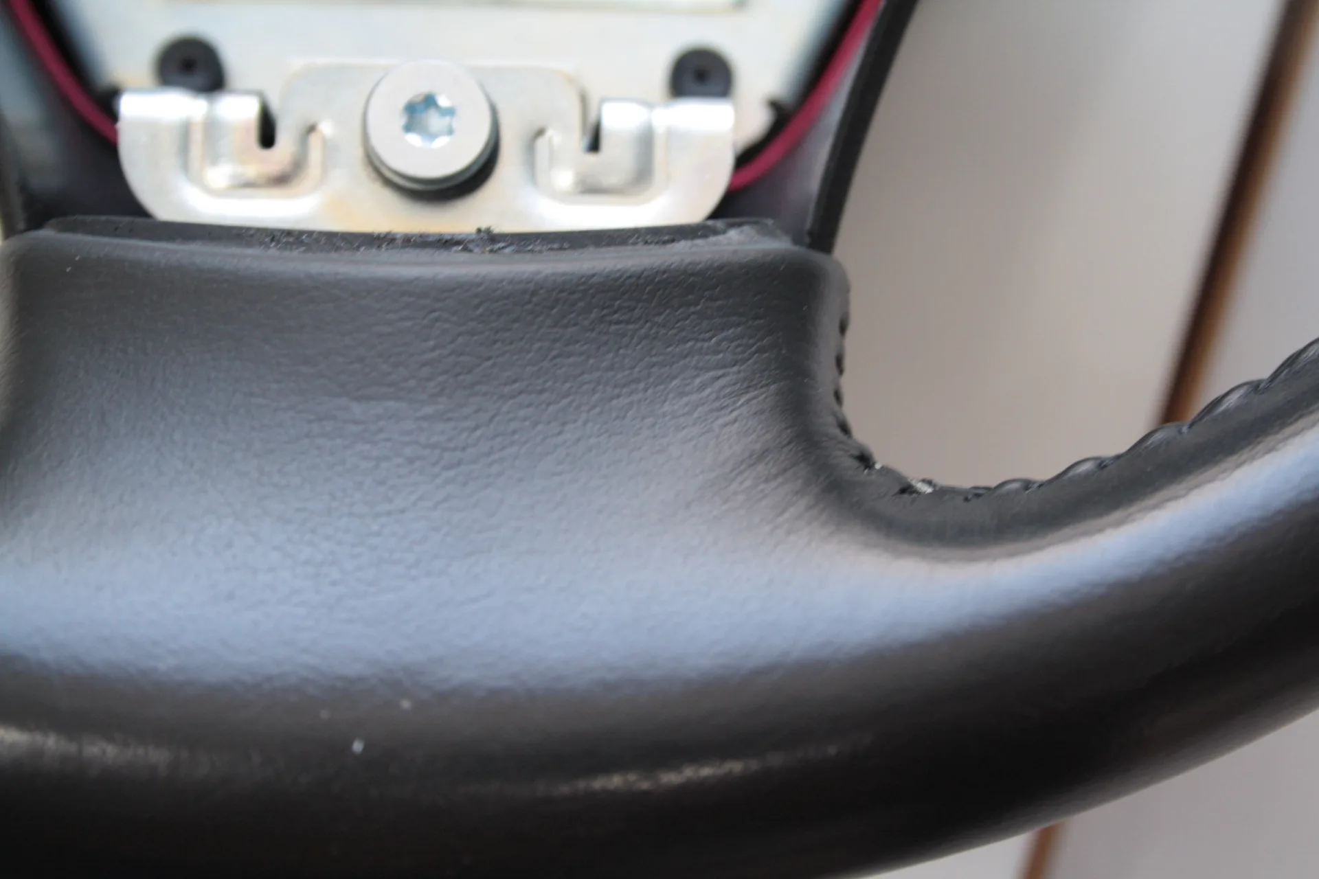 Chevrolet Corvette Lenkrad neu beziehen AMMARO Atelier