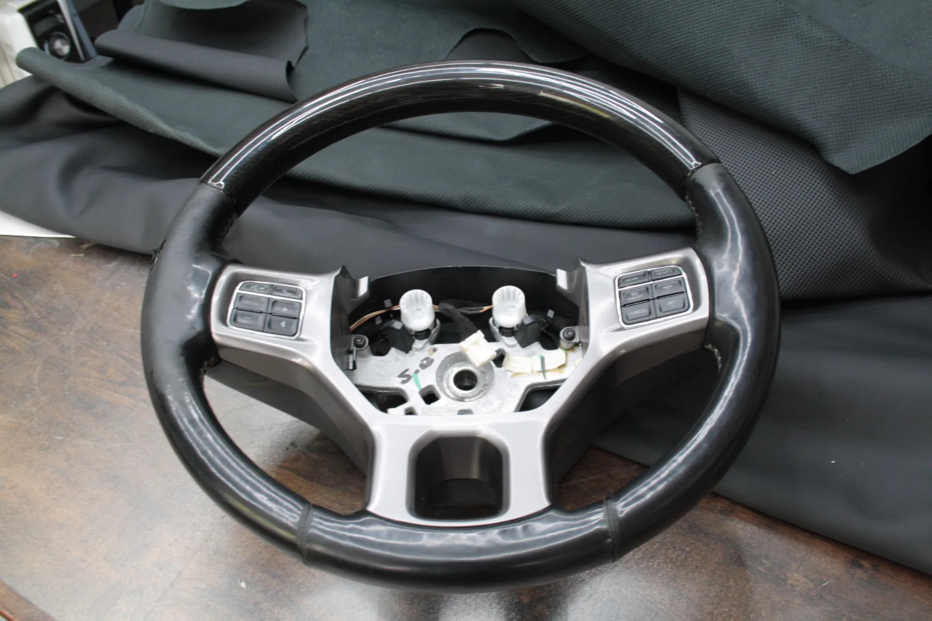 Dodge Anderes Modell Lenkrad neu beziehen AMMARO Atelier