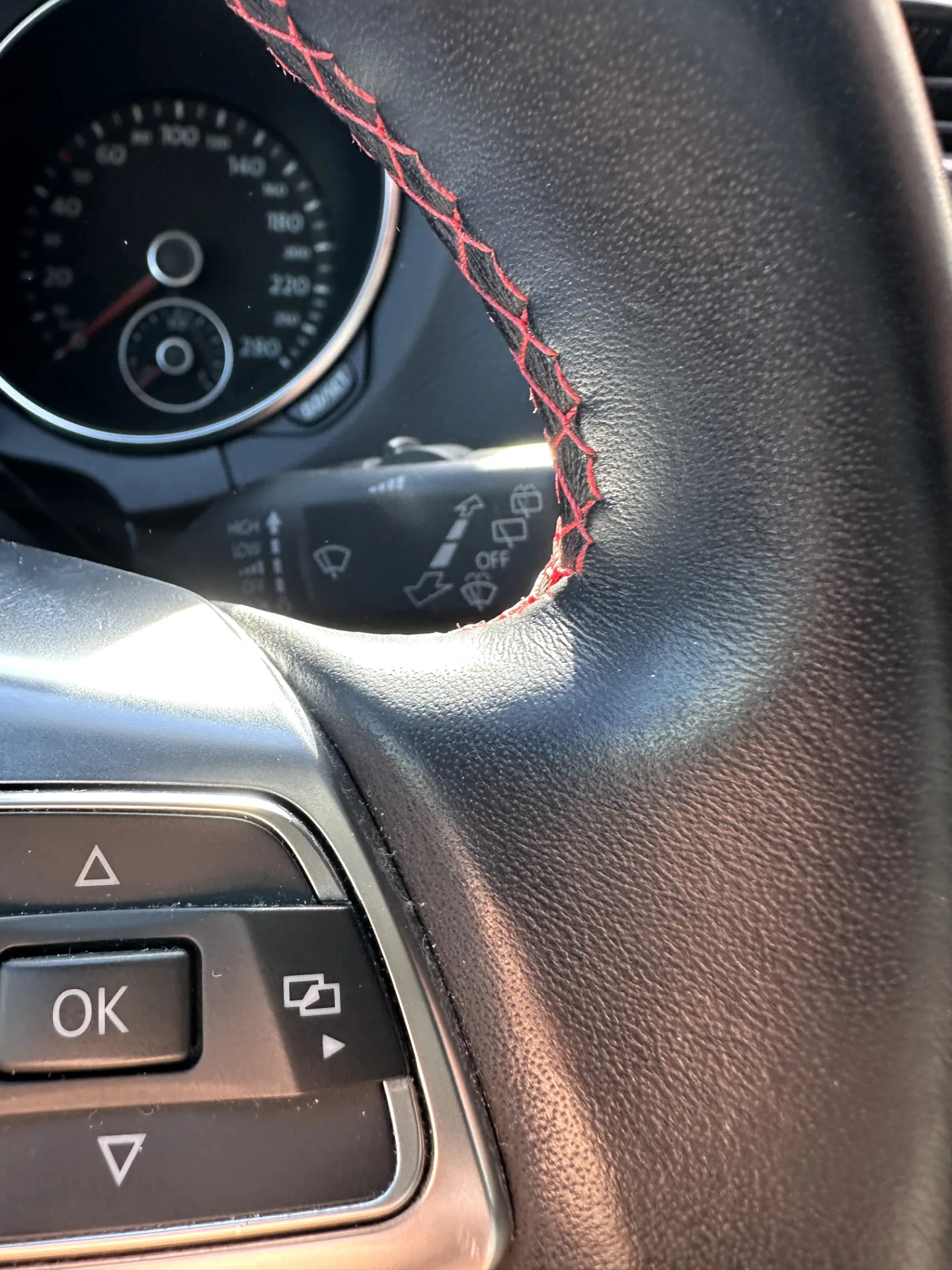 Volkswagen Golf Lenkrad neu beziehen AMMARO Atelier